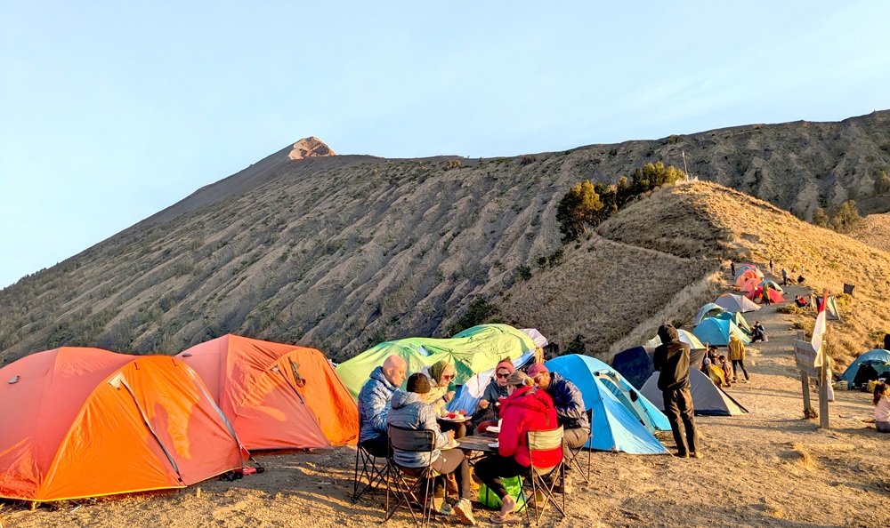 Sembalun Crater Rim - 3 days Summit and Lake trekking Rinjani